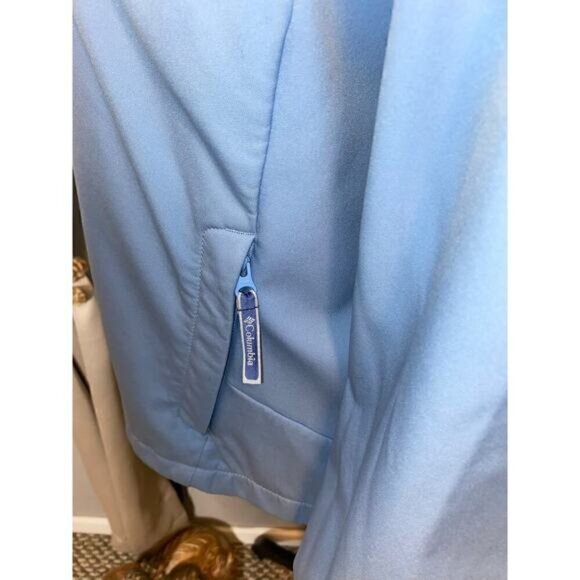 Columbia Sportswear Company size Medium Blue Logo Linnea Zip GUC Jacket Pockets - Picture 13 of 15